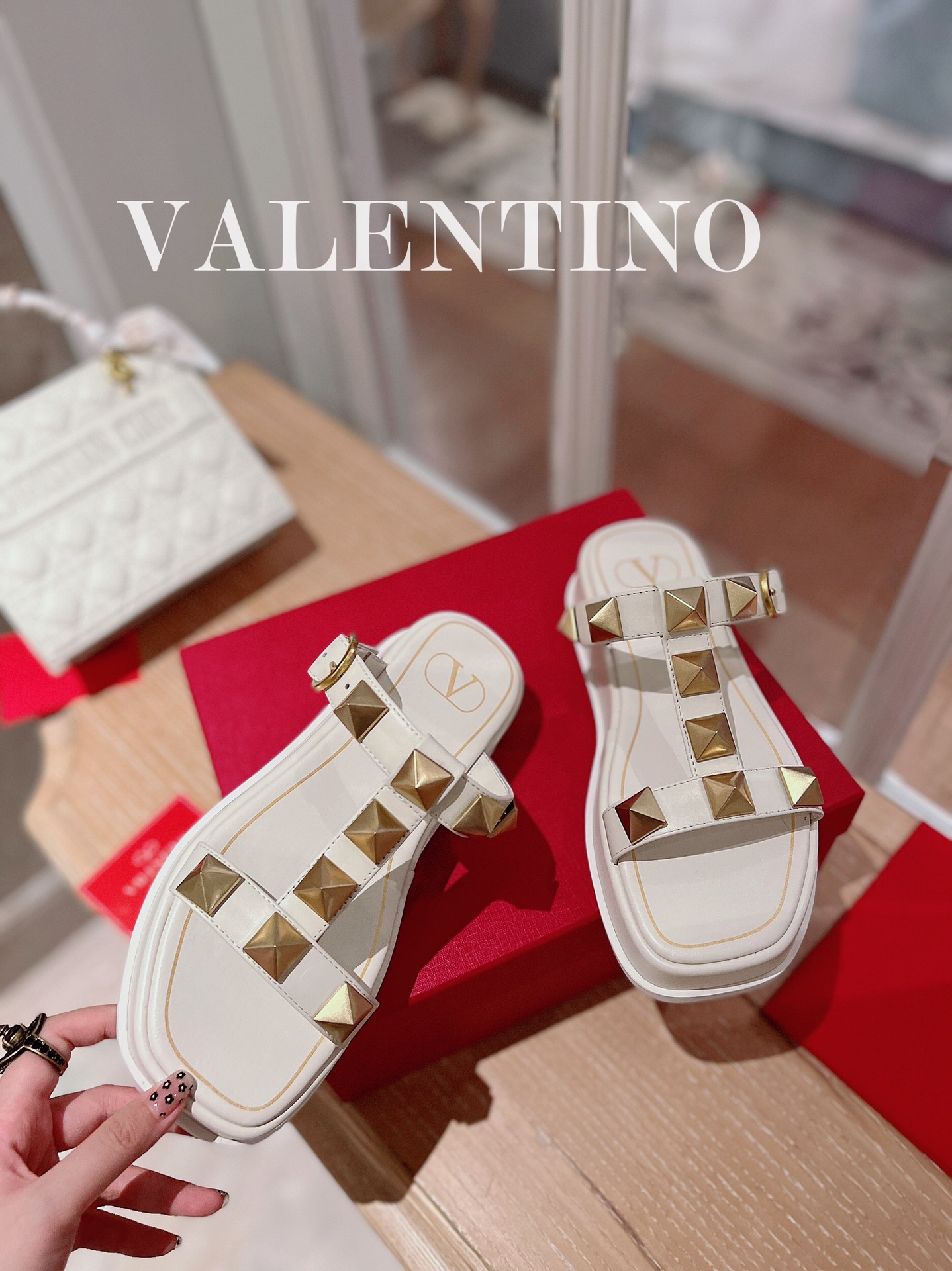 VALENTINO GARAVANI Roman Stud WOMEN 1 - vstockx