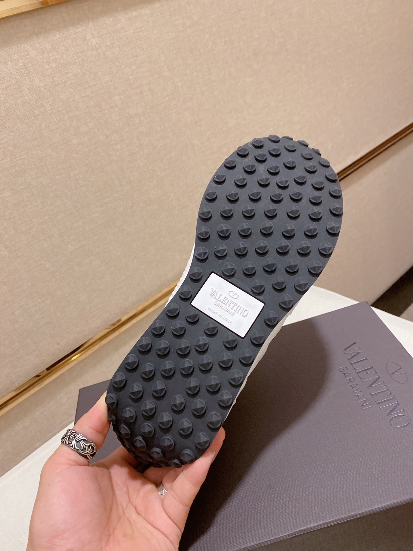 Valentino Garavani Low-top sneakers 11 - vstockx