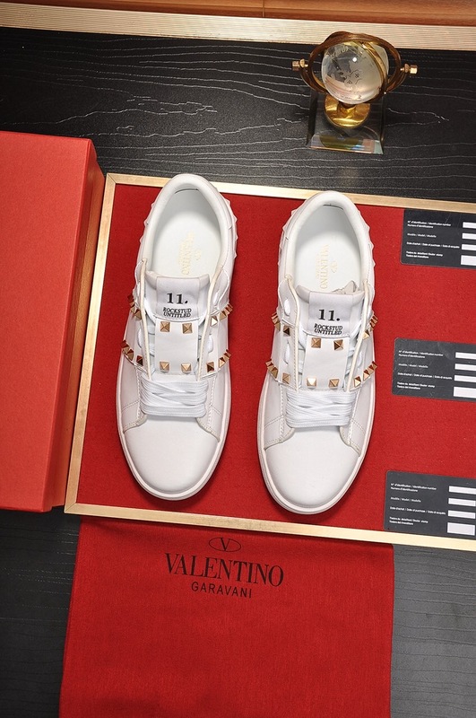 Valentino Garavani Rockstud Untitled white calfskin sneaker - vstockx