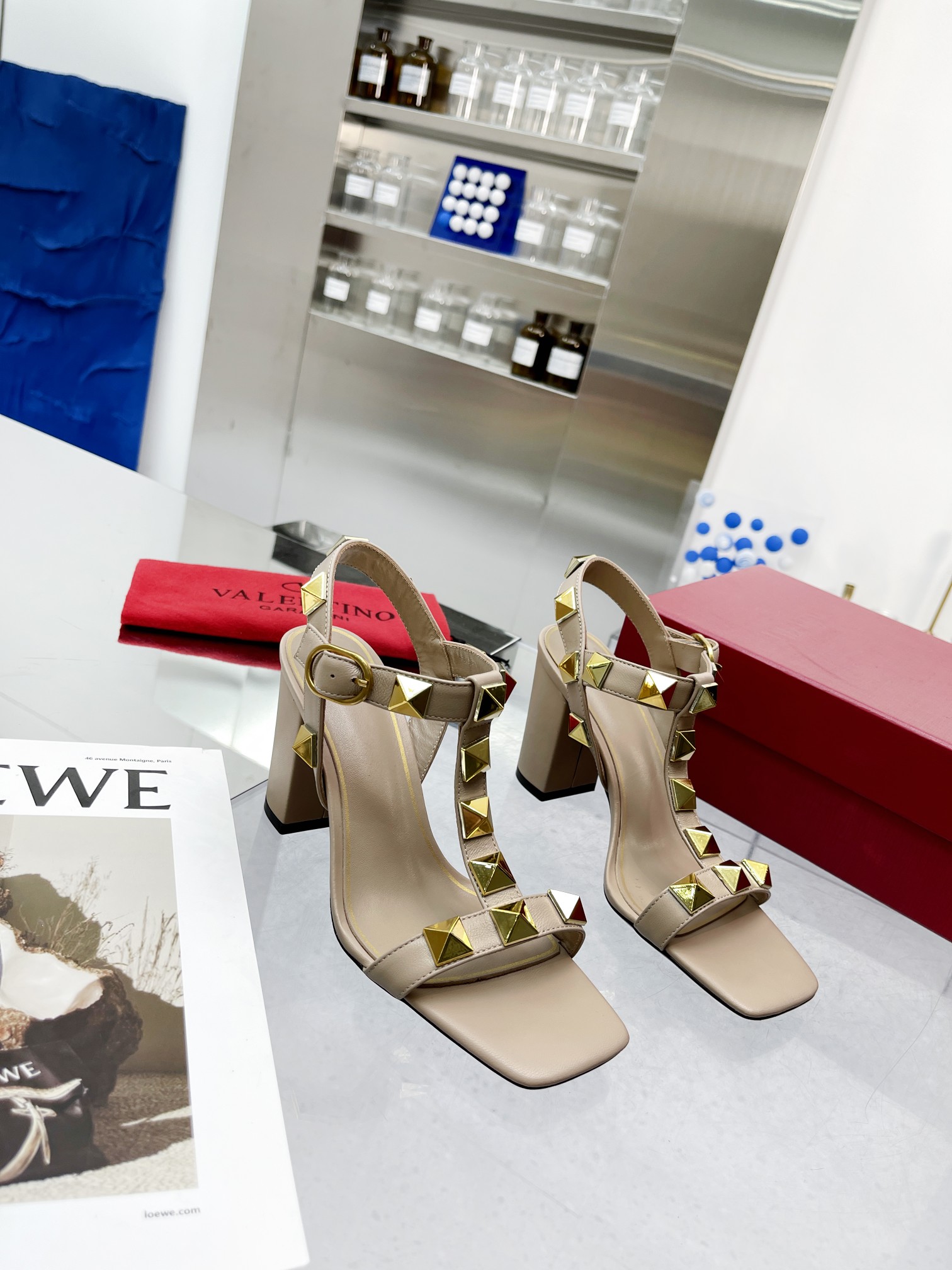 VALENTINO GARAVANI Roman Stud WOMEN 14 - vstockx