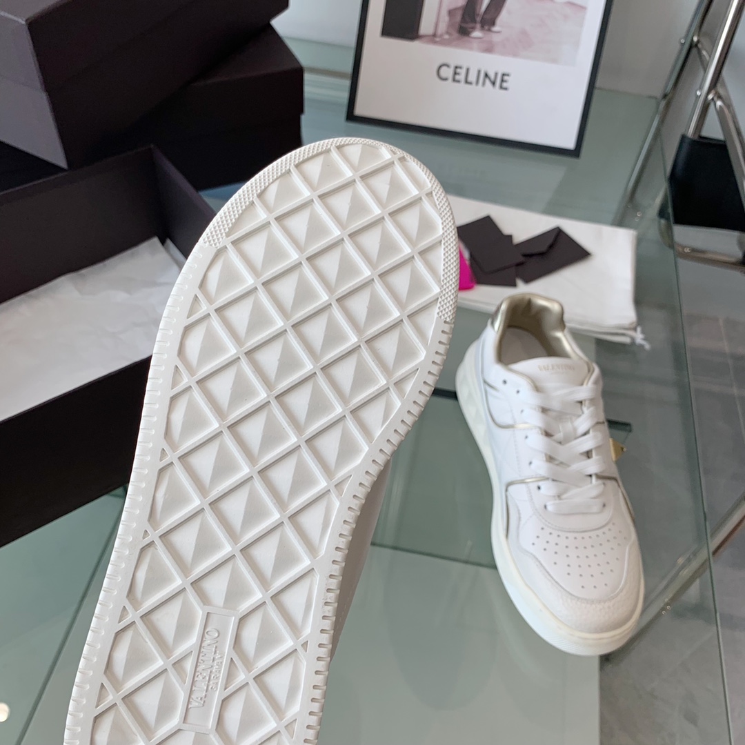VALENTINO GARAVANI ONE STUD SNEAKER 5 - vstockx