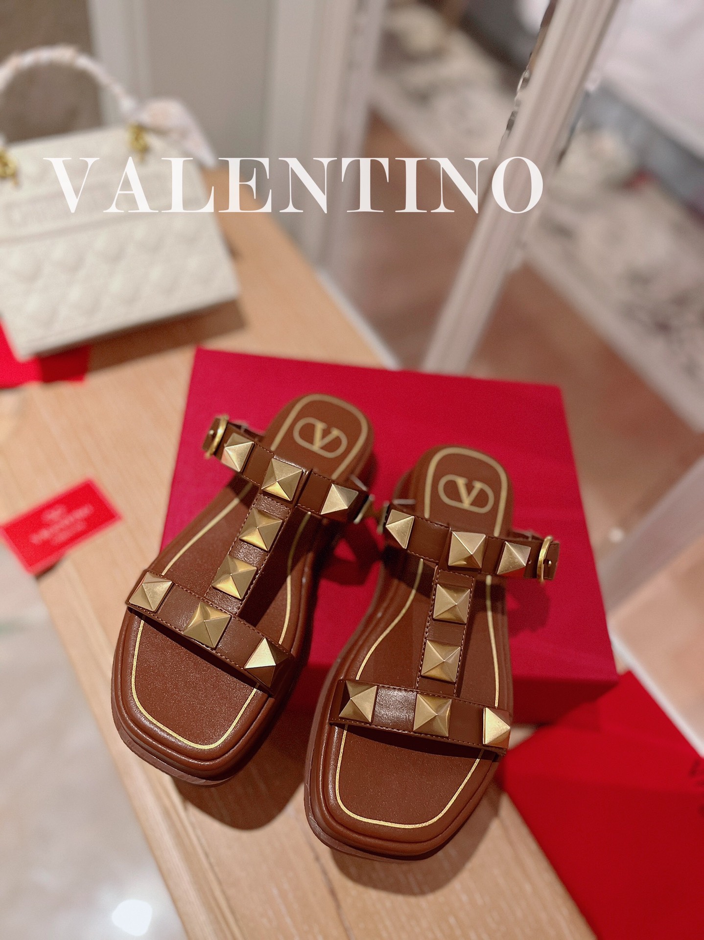 VALENTINO GARAVANI Roman Stud WOMEN 1 - vstockx