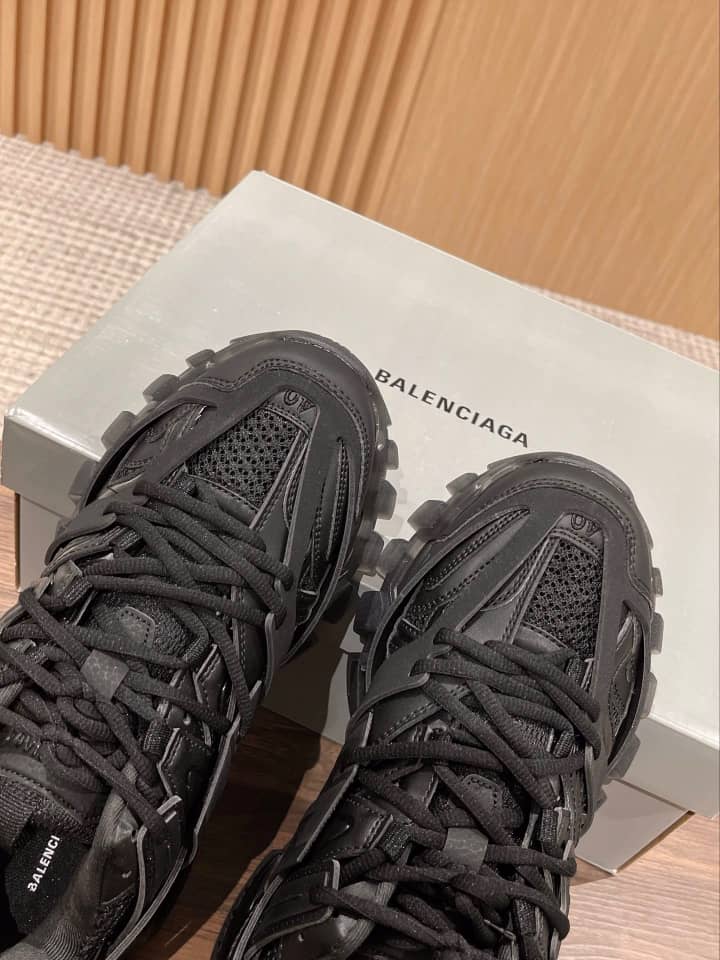 Balenciaga Track Clear Sole Black - vstockx