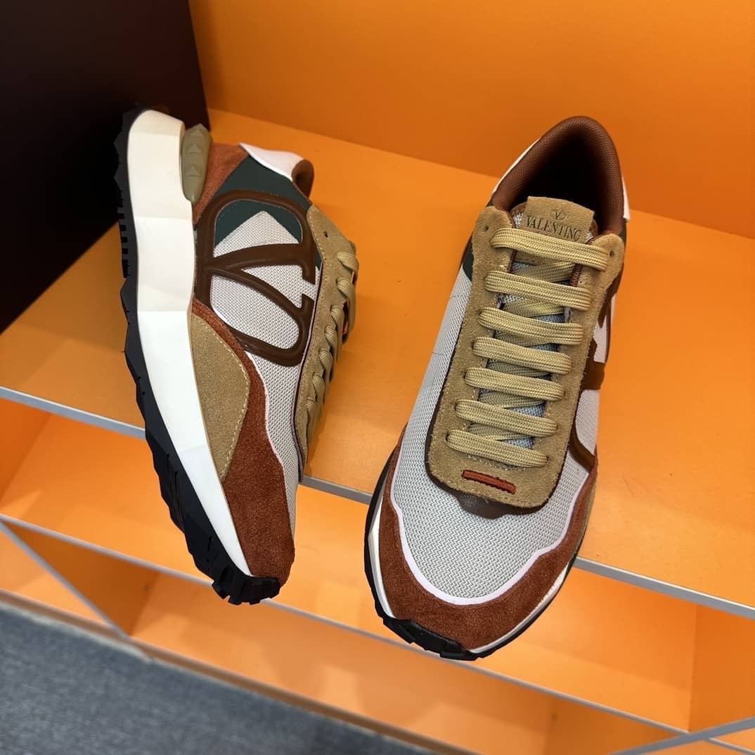 Valentino Garavani Vlogo Pace low-top sneaker in split leather, fabric and calfskin - vstockx