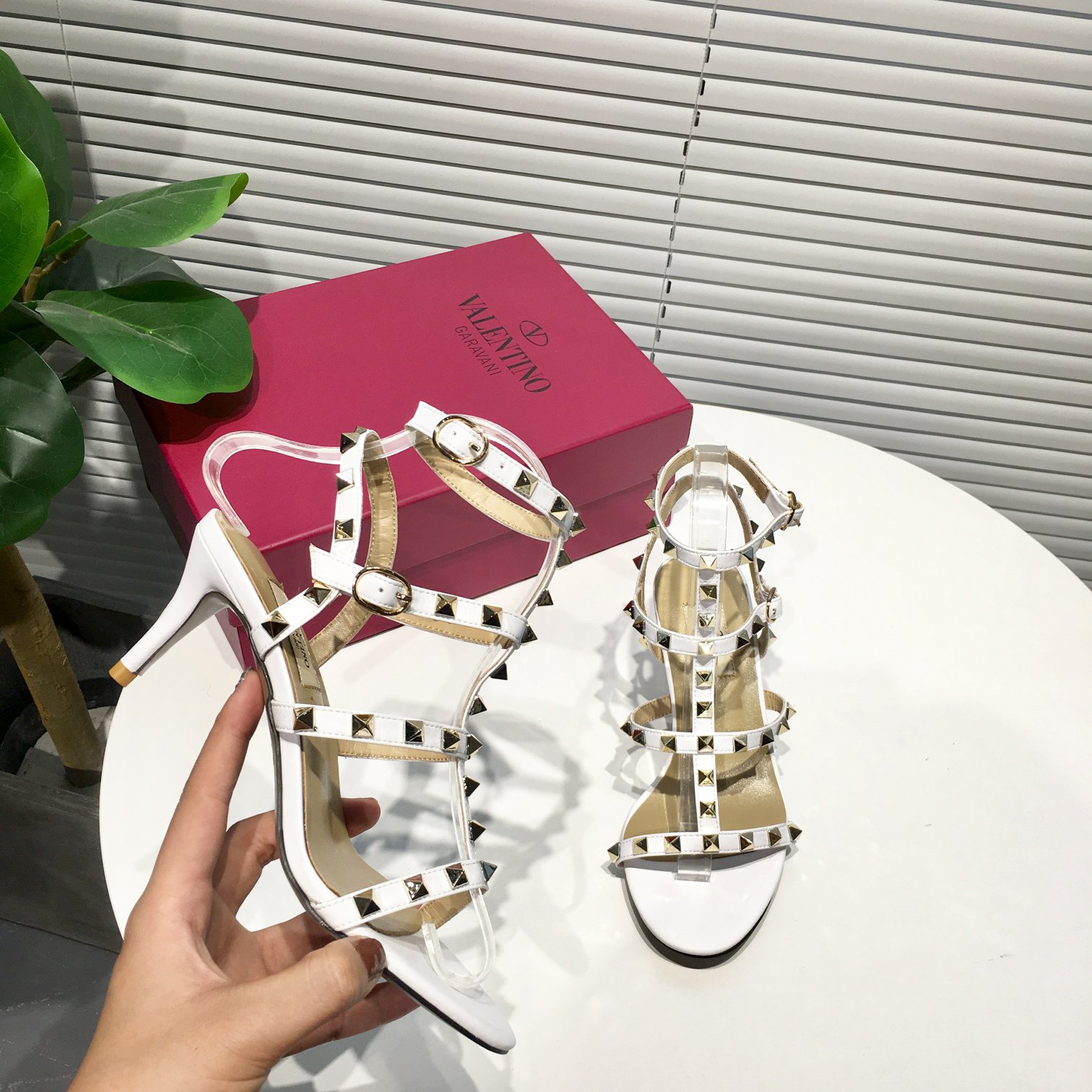 VALENTINO GARAVANI Rockstud WOMEN 36 - vstockx