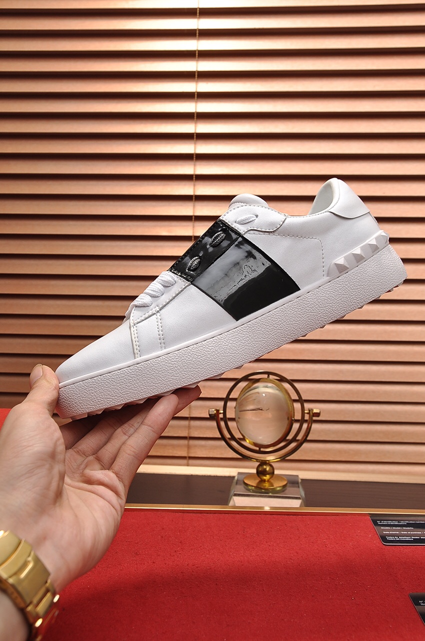 Valentino Garavani Rockstud Untitled calfskin sneaker 29 - vstockx