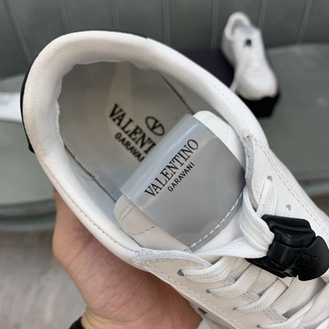 Valentino Garavani Low-top sneakers 3 - vstockx