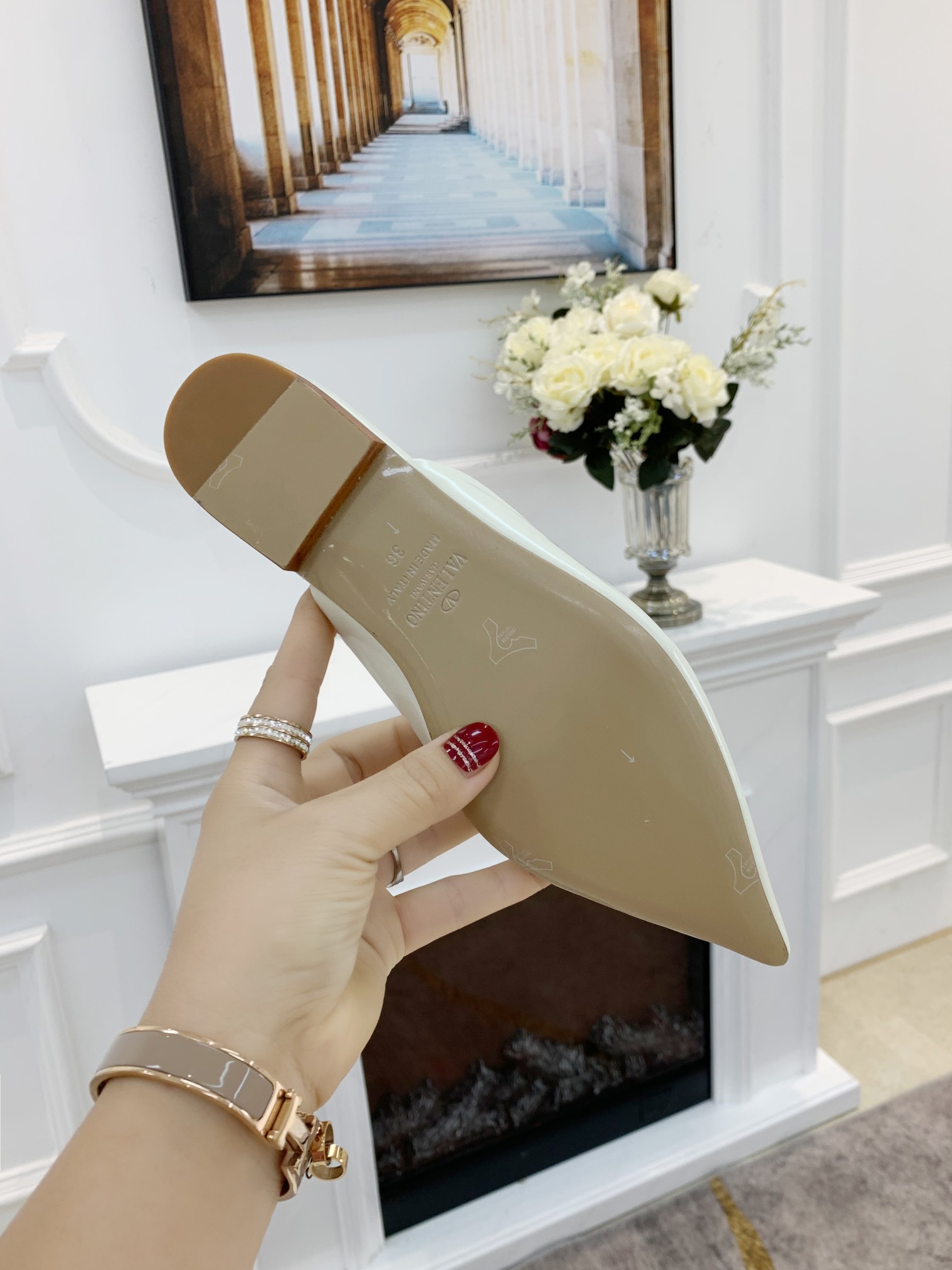 Valentino Garavani Flat sandals Women 11 - vstockx