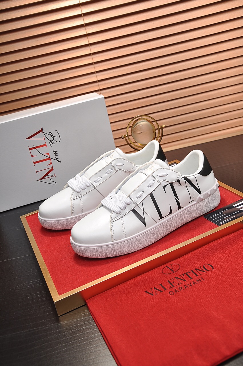 Valentino Garavani Rockstud Untitled calfskin sneaker 20 - vstockx