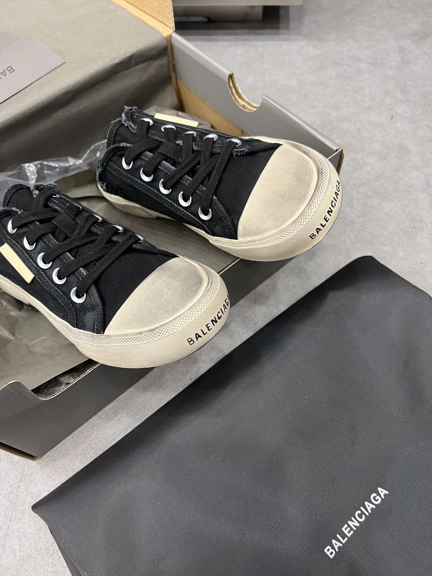 Balenciaga Paris Sneaker 4 - vstockx