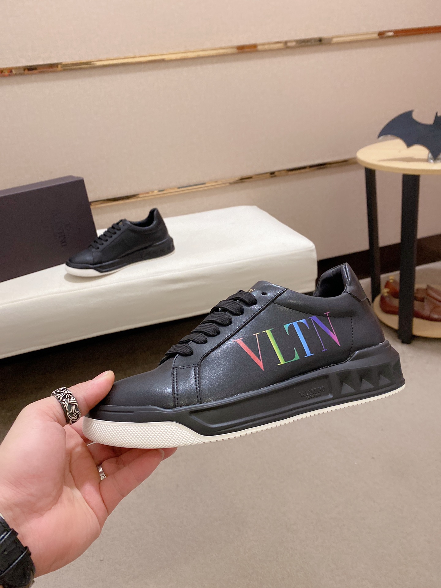 Valentino Garavani Low-top sneakers 8 - vstockx