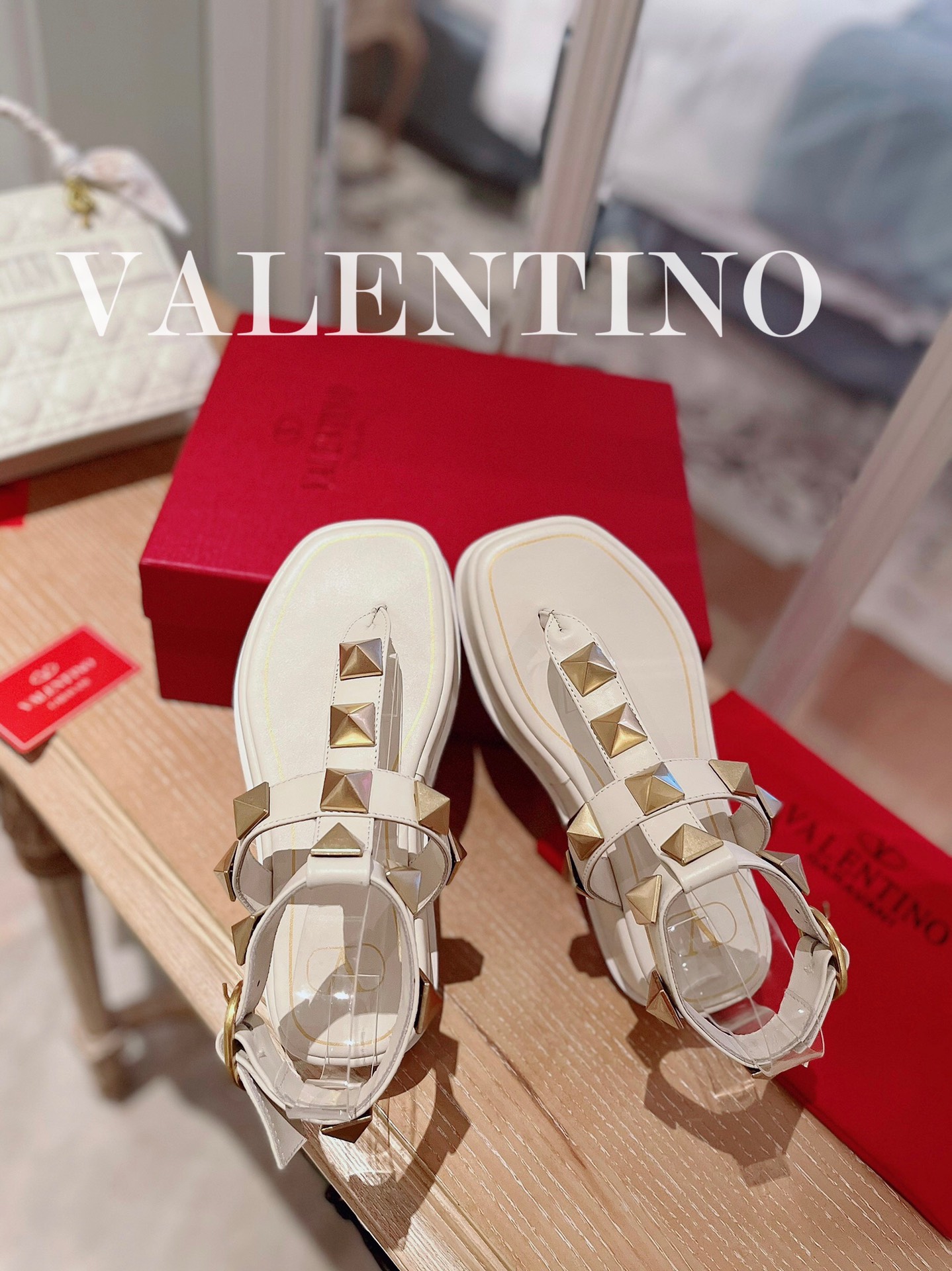 VALENTINO GARAVANI Roman Stud WOMEN 1 - vstockx
