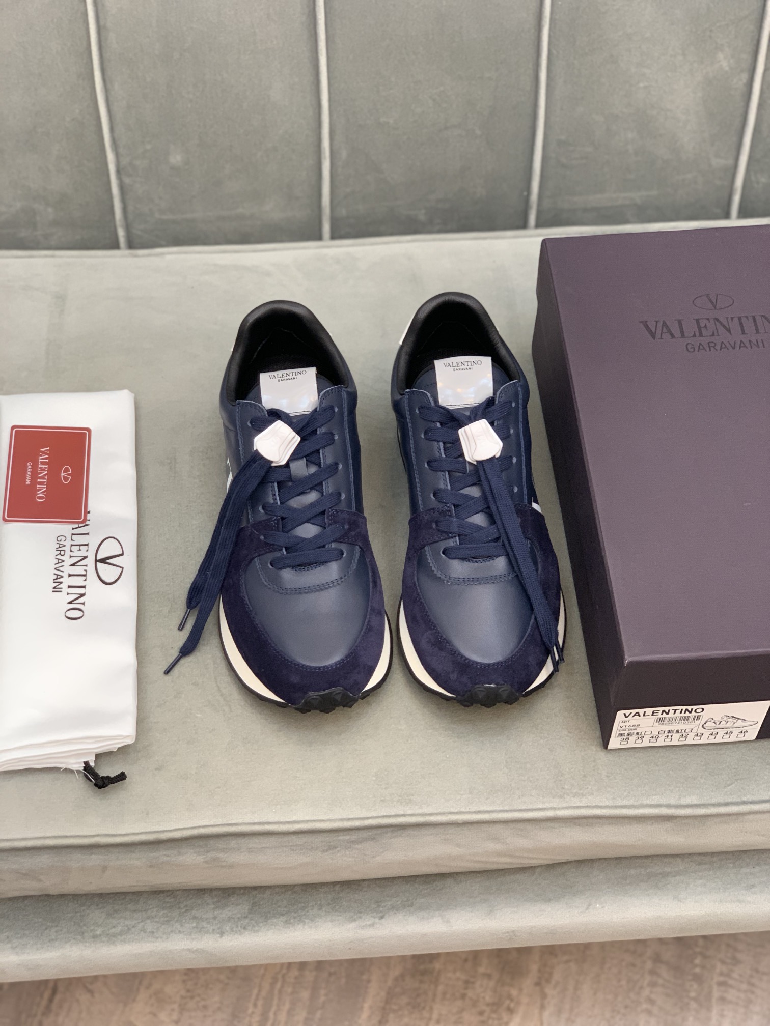 Valentino Garavani Low-top sneakers 2 - vstockx