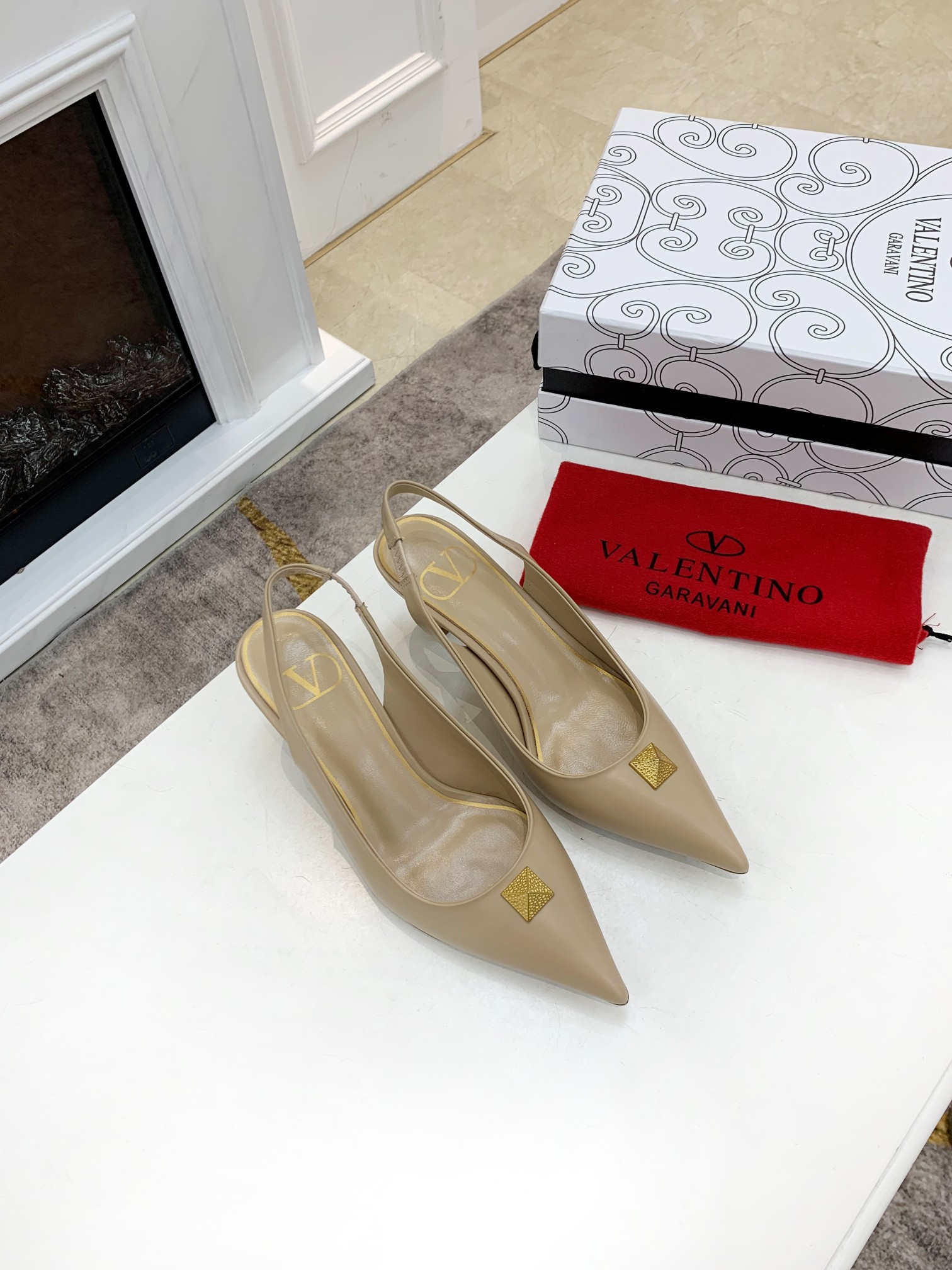 VALENTINO GARAVANI Rockstud WOMEN 37 - vstockx