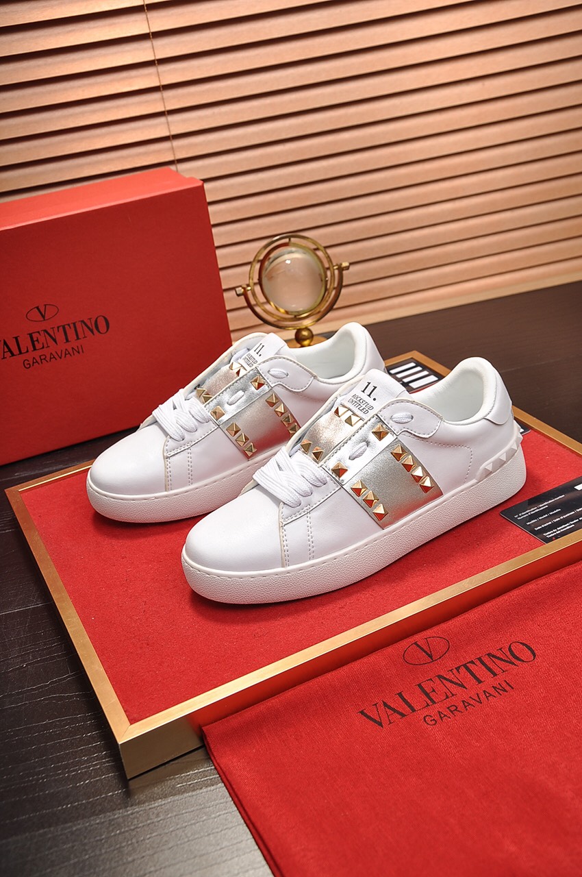 Valentino Garavani Rockstud Untitled calfskin sneaker 15 - vstockx