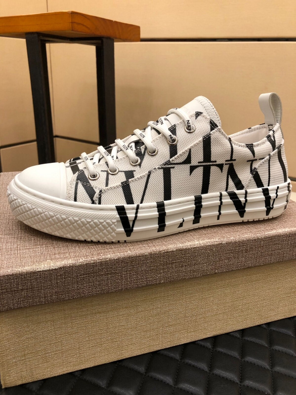Valentino Garavani Giggies VLTN TIMES low-top sneakers 10 - vstockx