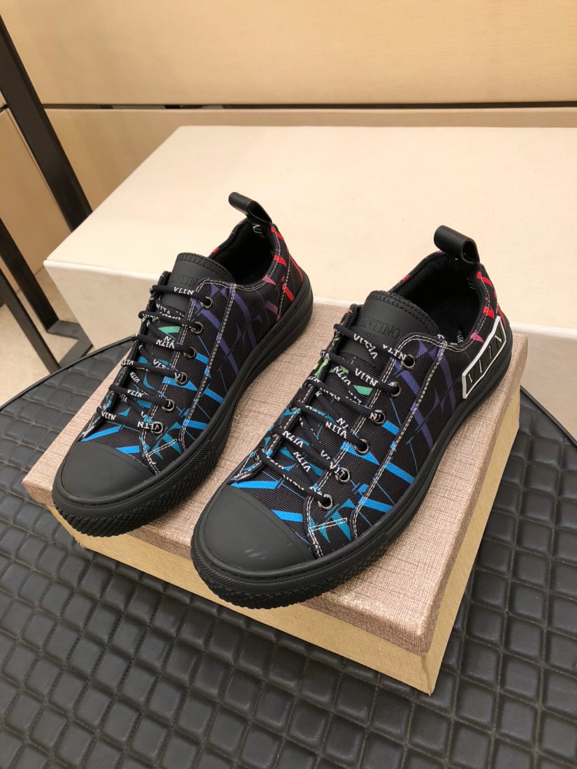 Valentino Garavani Giggies VLTN TIMES low-top sneakers 1 - vstockx