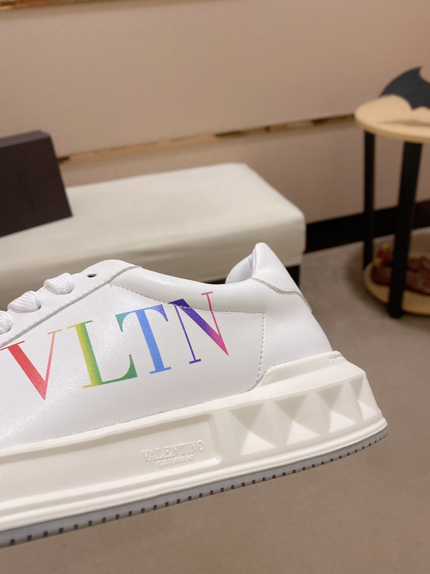 Valentino Garavani Low-top sneakers 9 - vstockx