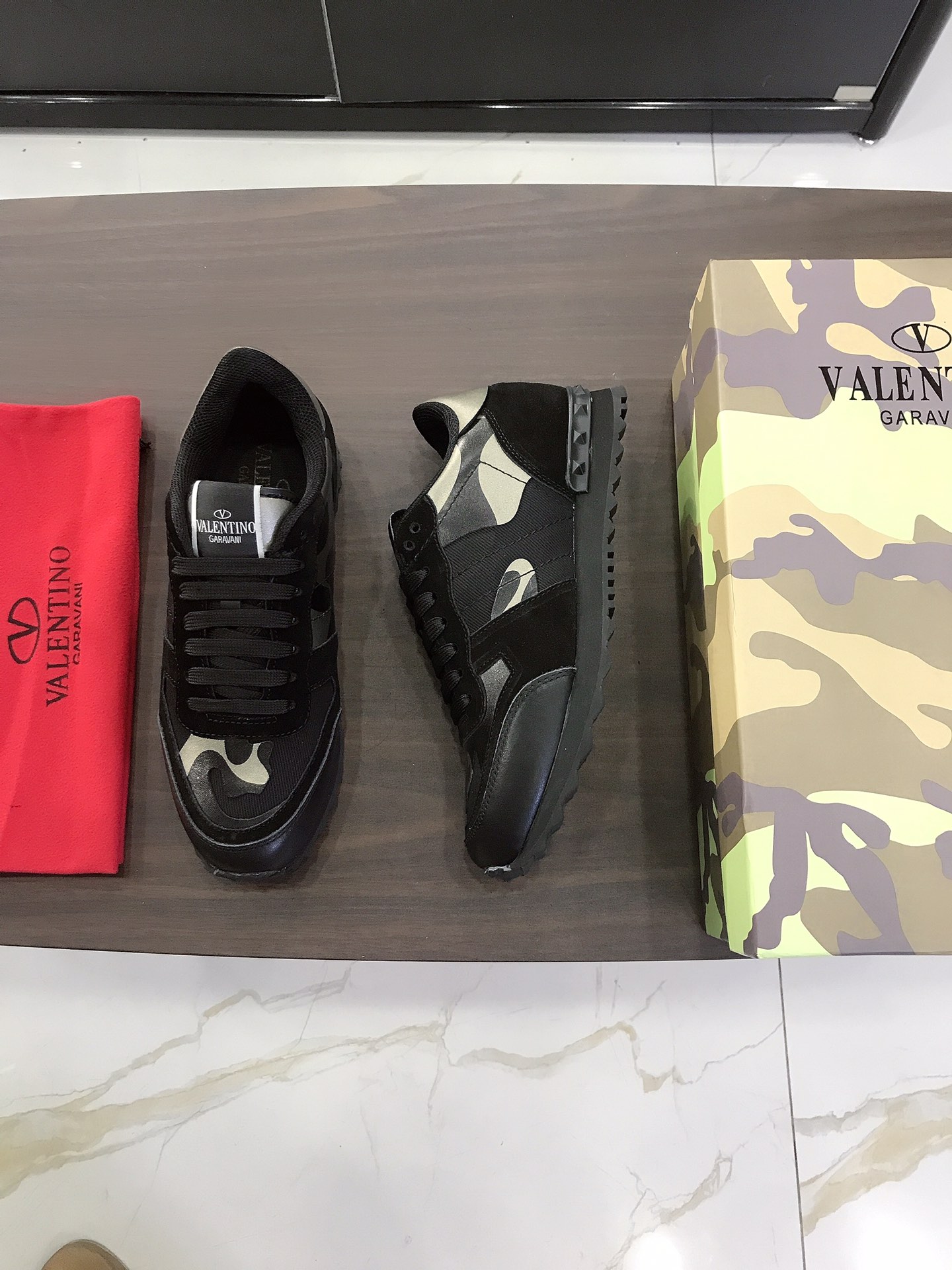 Valentino Garavani Rockrunner camouflage-print sneakers 4 - vstockx