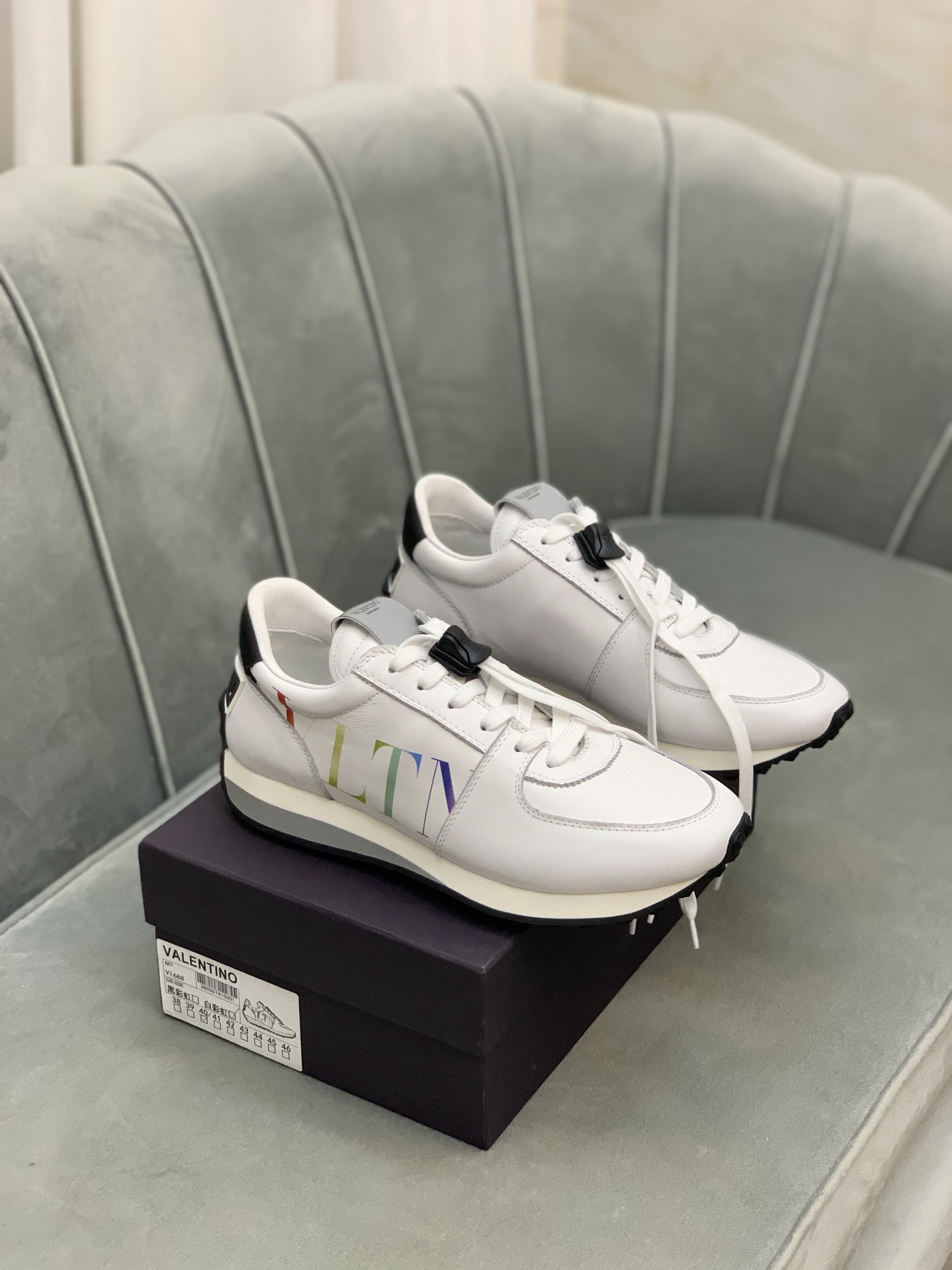 Valentino Garavani Low-top sneakers 5 - vstockx