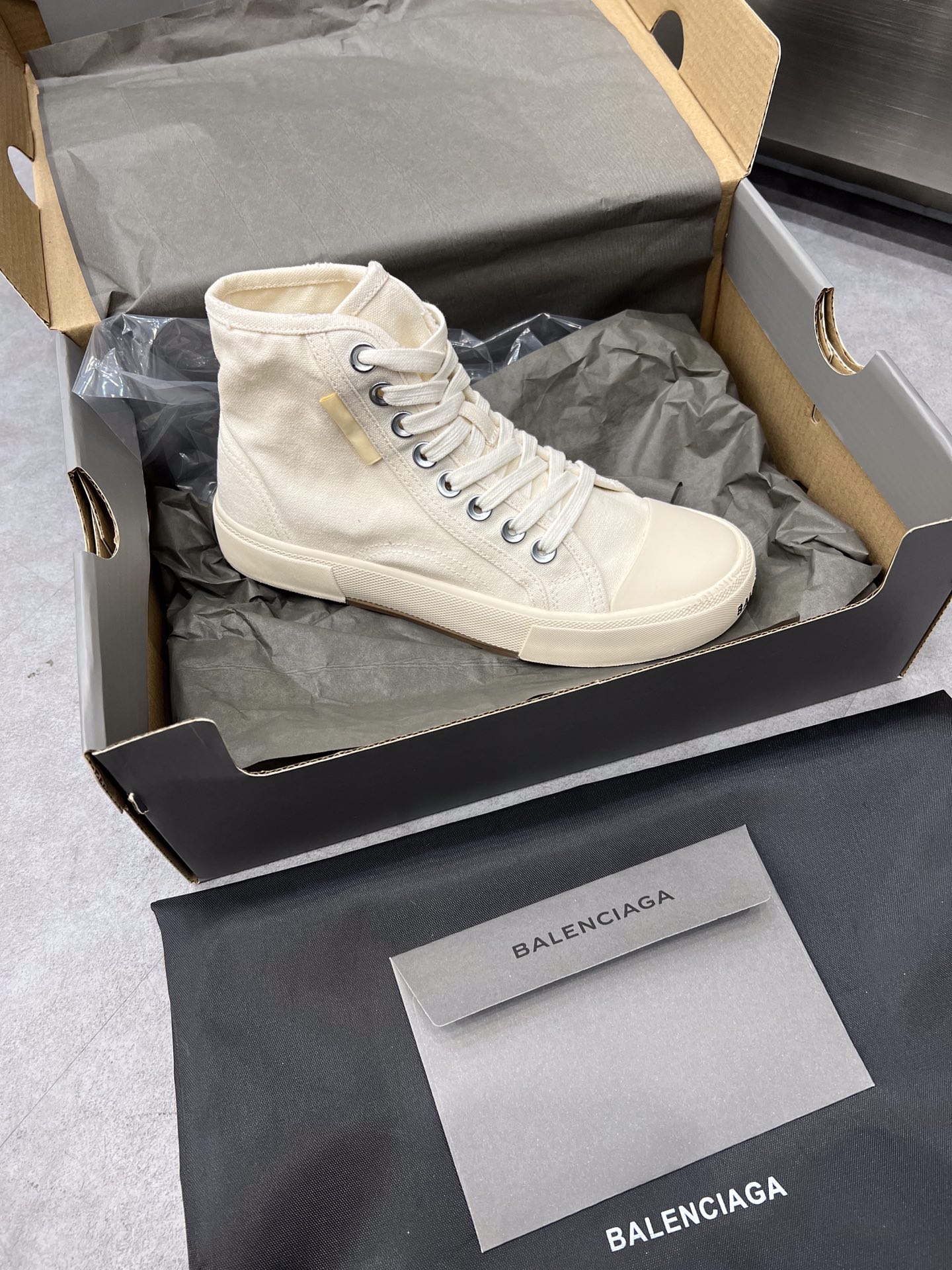 Balenciaga Paris Sneaker 4 - vstockx