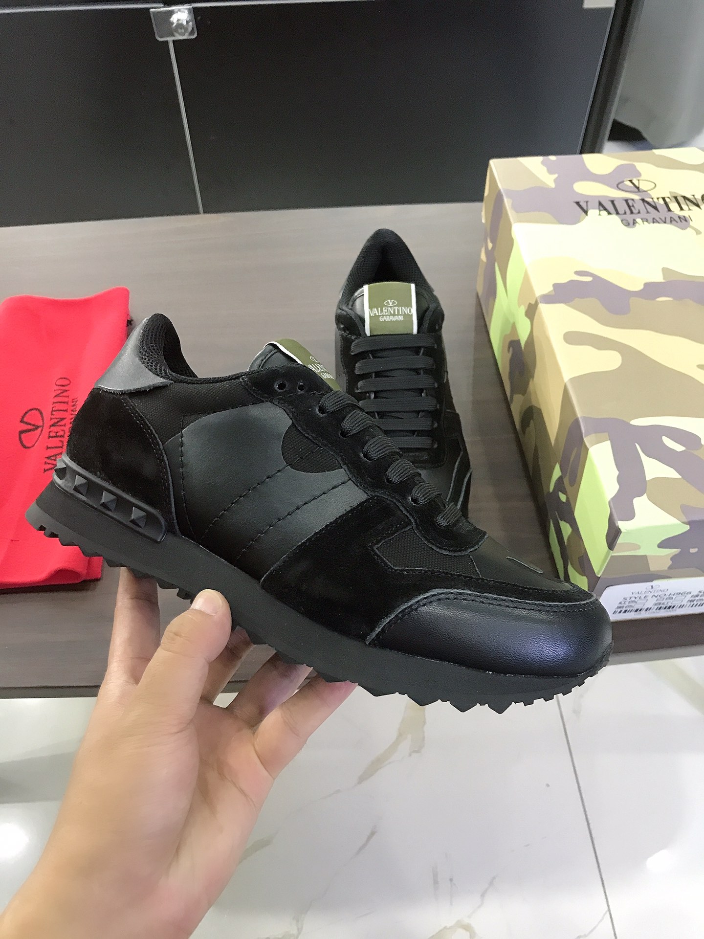 Valentino Garavani Rockrunner camouflage-print sneakers 7 - vstockx