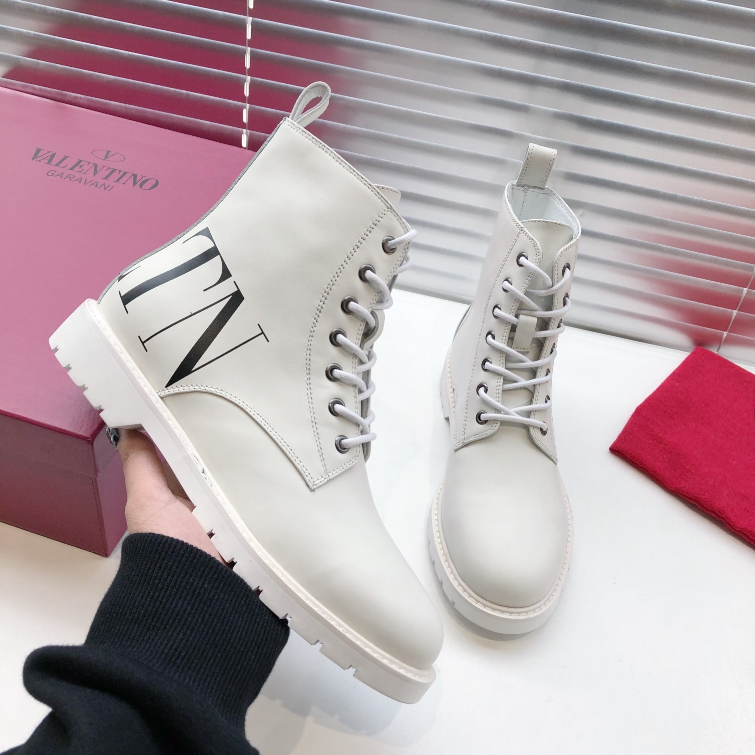 VALENTINO GARAVANI Roman Stud BOOT WOMEN 28 - vstockx