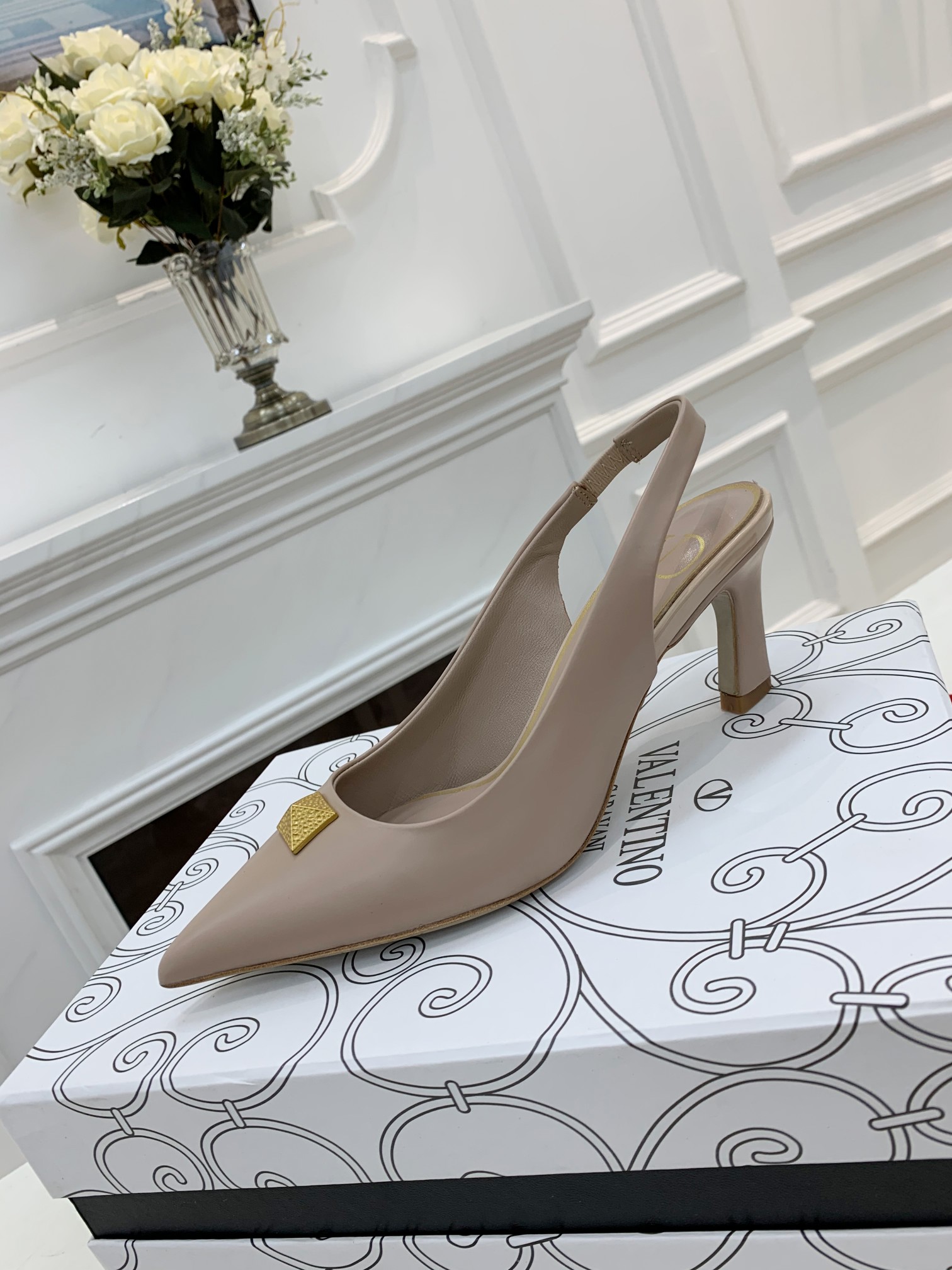 VALENTINO GARAVANI Rockstud WOMEN 37 - vstockx