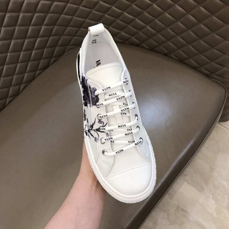Valentino Garavani Giggies VLTN TIMES low-top sneakers 19 - vstockx