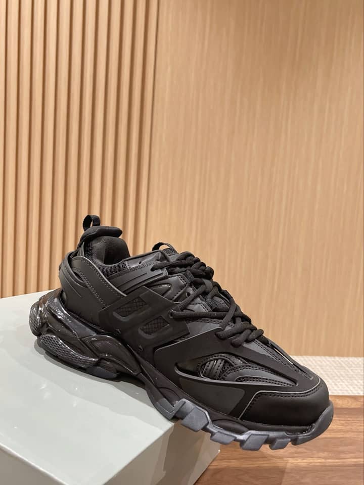 Balenciaga Track Clear Sole Black - vstockx