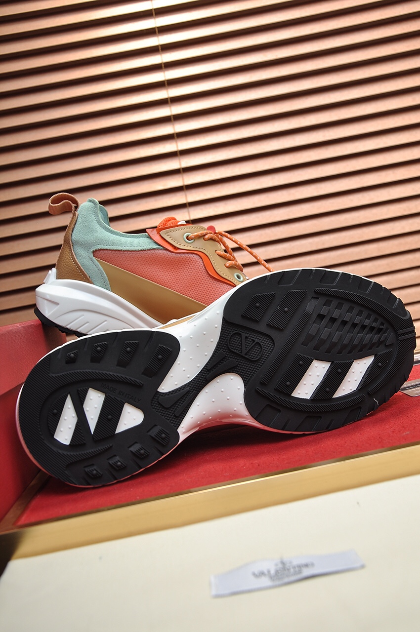 Valentino Garavani Low-top sneakers 22 - vstockx