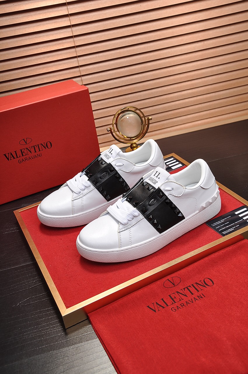 Valentino Garavani Rockstud Untitled calfskin sneaker 4 - vstockx