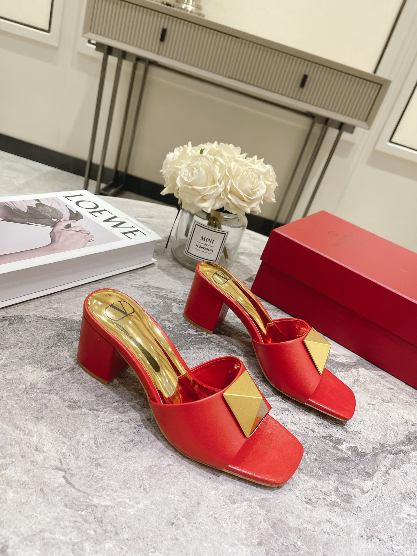 VALENTINO GARAVANI Roman Stud WOMEN 6 - vstockx