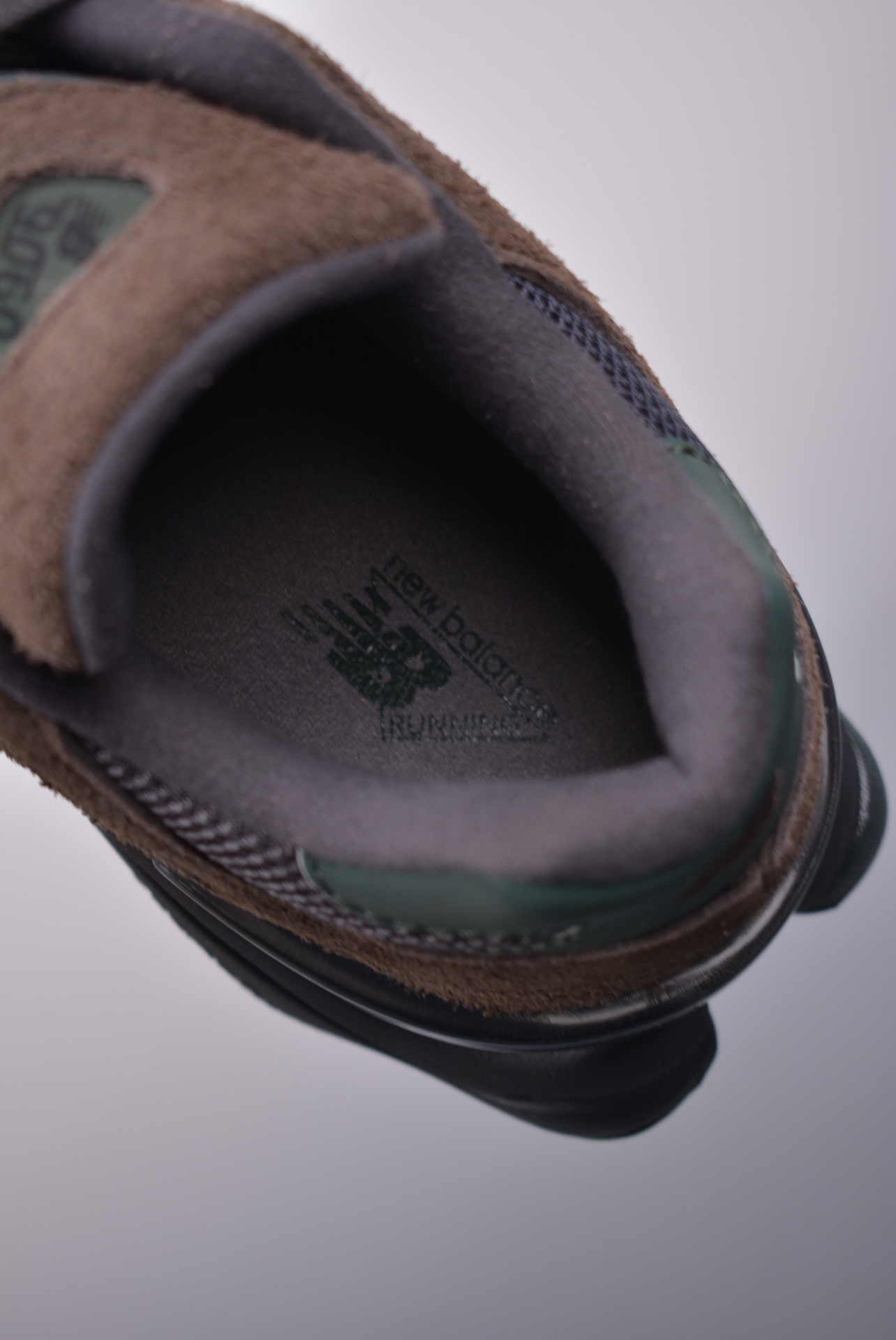 New Balance 9060 Beef and Broccoli - vstockx