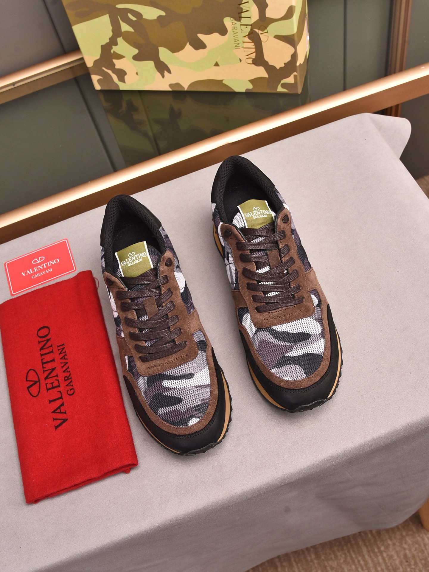 Valentino Garavani Rockrunner camouflage-print sneakers 8 - vstockx