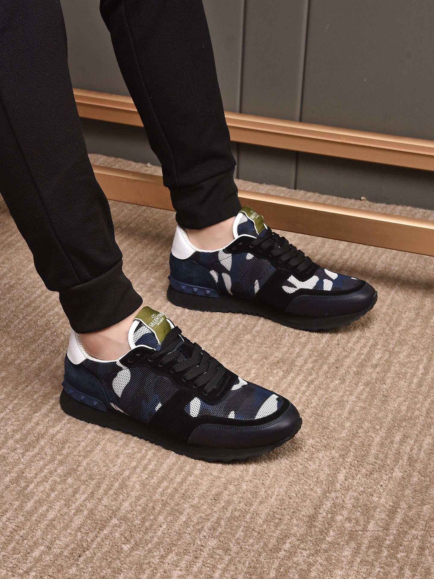 Valentino Garavani Rockrunner camouflage-print sneakers 9 - vstockx