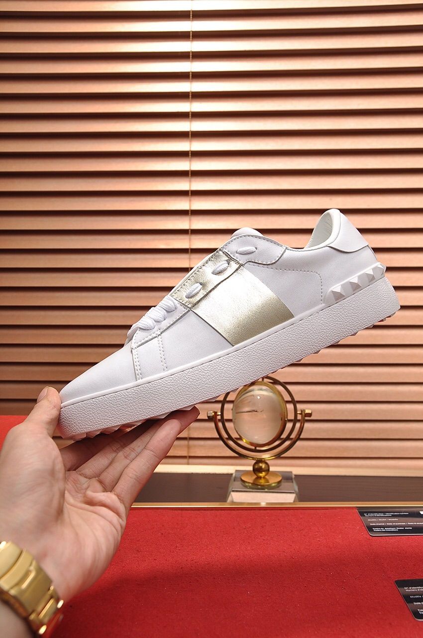 Valentino Garavani Rockstud Untitled calfskin sneaker 31 - vstockx