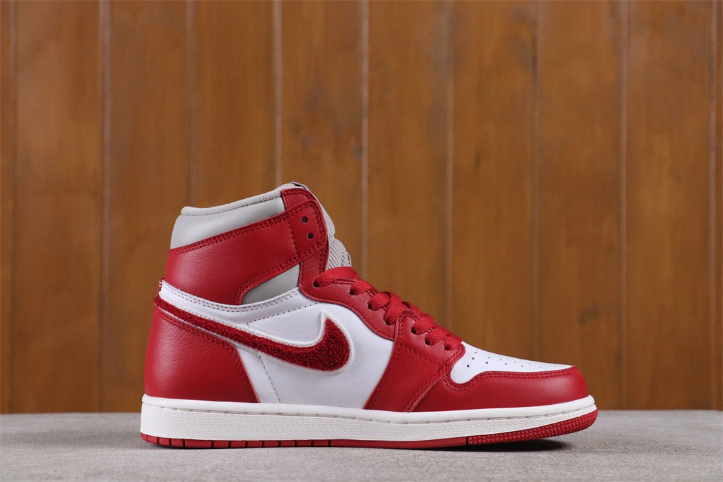 Jordan 1 Retro High OG Varsity Red (W) - vstockx