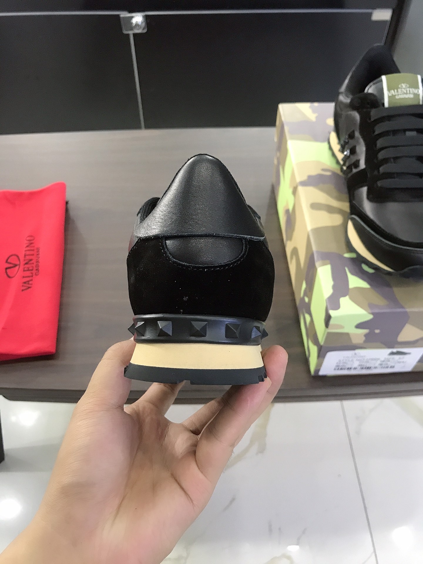 Valentino Garavani Rockrunner camouflage-print sneakers 2 - vstockx