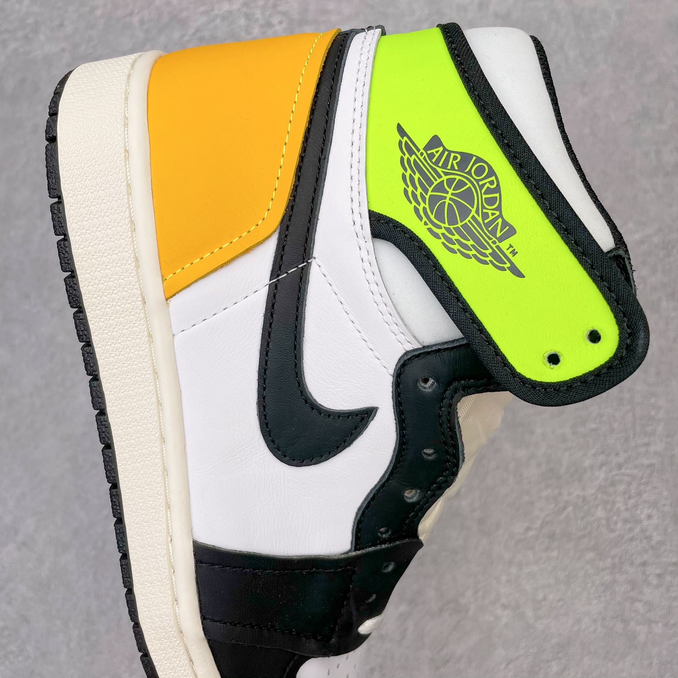 Jordan 1 Retro High White Black Volt University Gold - vstockx