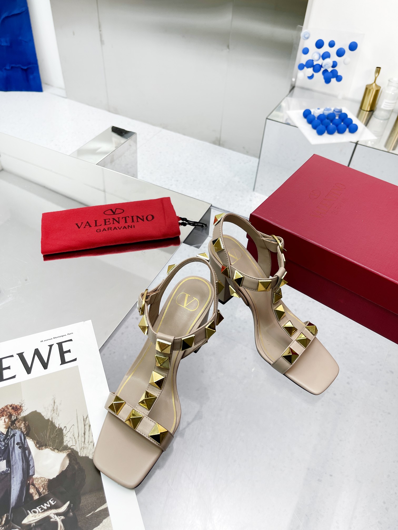 VALENTINO GARAVANI Roman Stud WOMEN 14 - vstockx