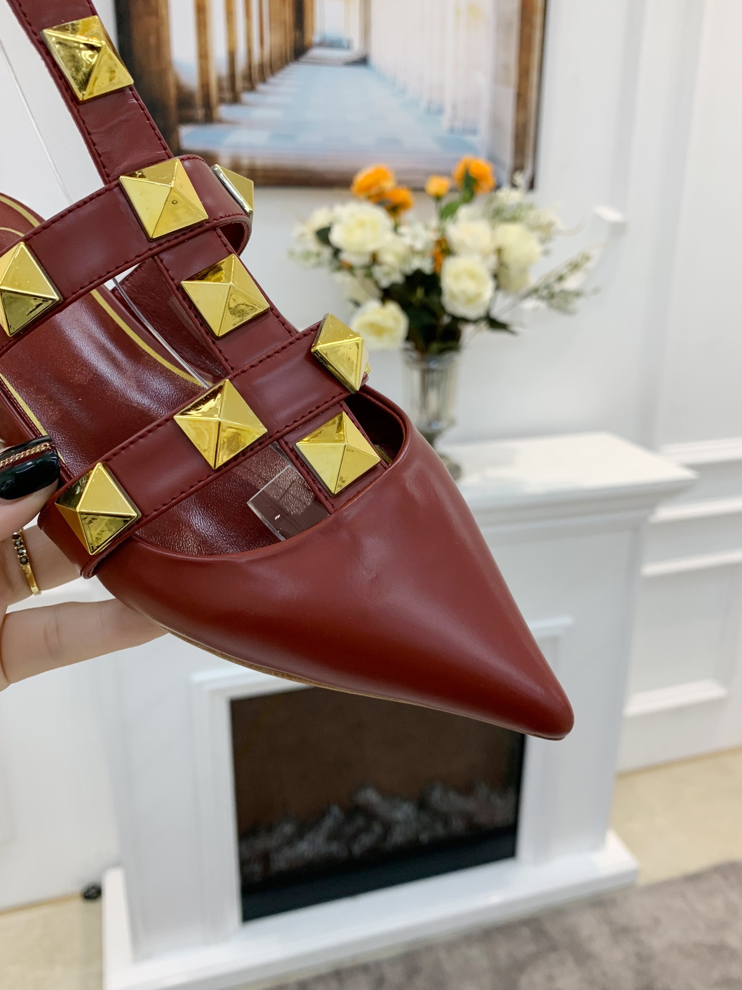 VALENTINO GARAVANI Roman Stud WOMEN 33 - vstockx