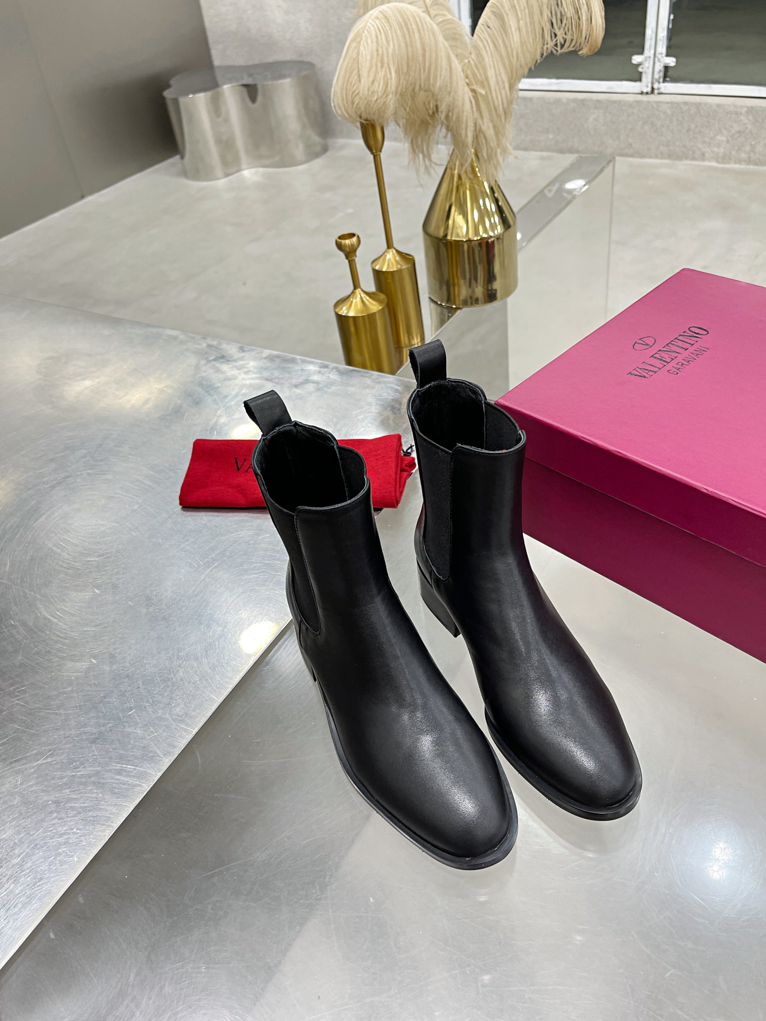 VALENTINO GARAVANI Roman Stud BOOT WOMEN 29 - vstockx