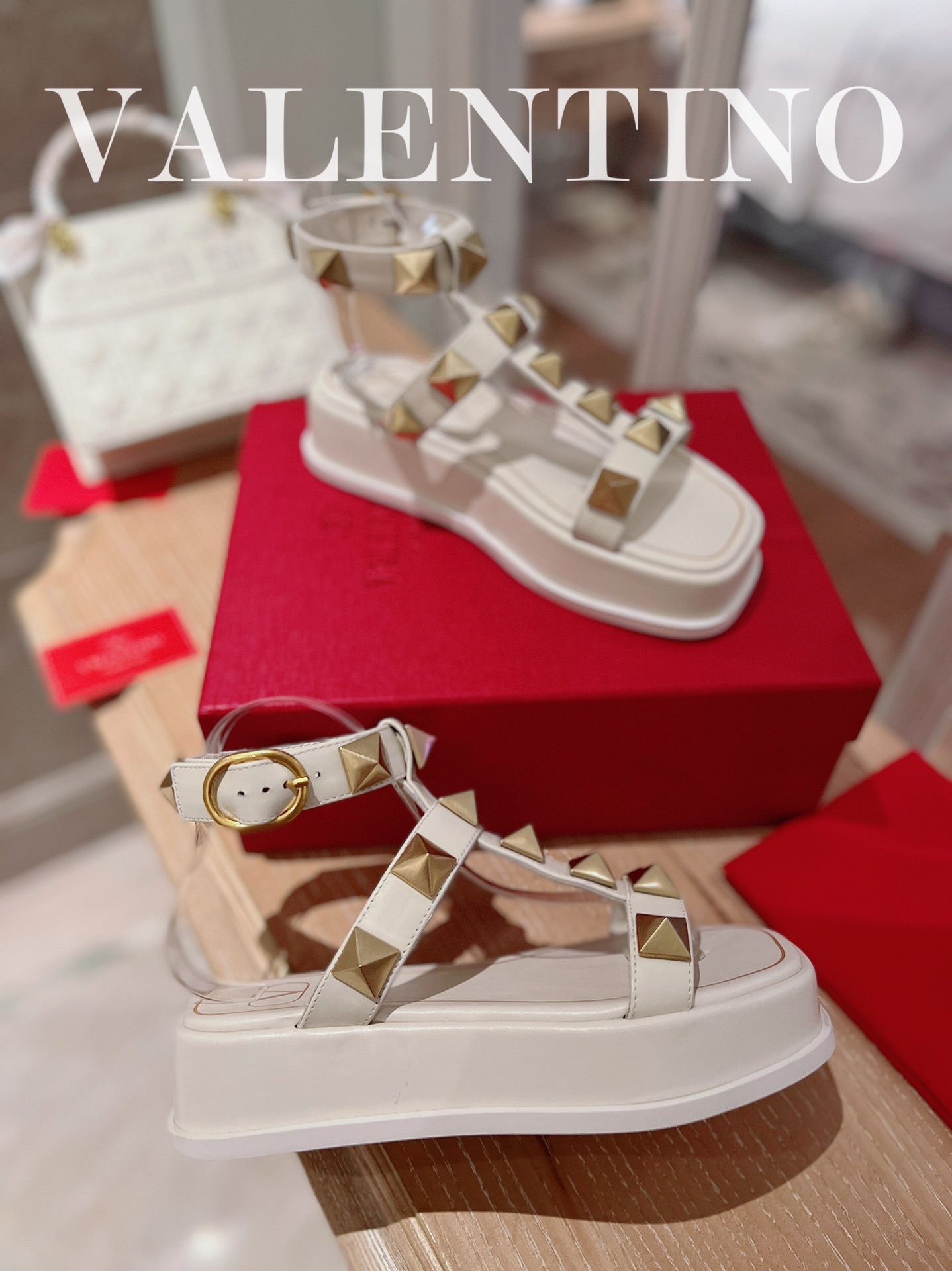 VALENTINO GARAVANI Roman Stud WOMEN 1 - vstockx