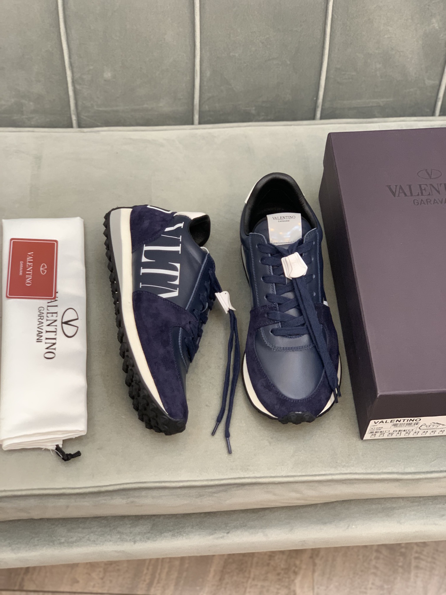 Valentino Garavani Low-top sneakers 2 - vstockx
