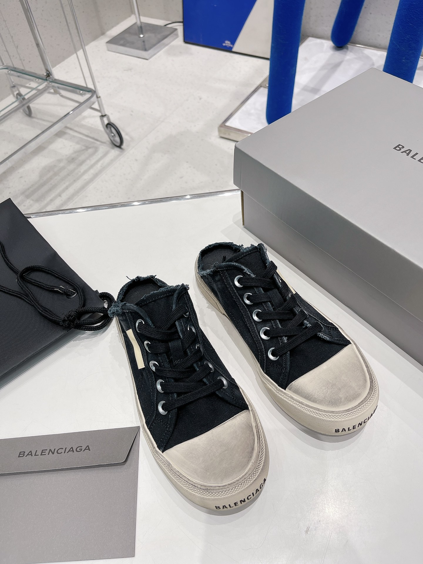 Balenciaga Paris Sneaker 3 - vstockx