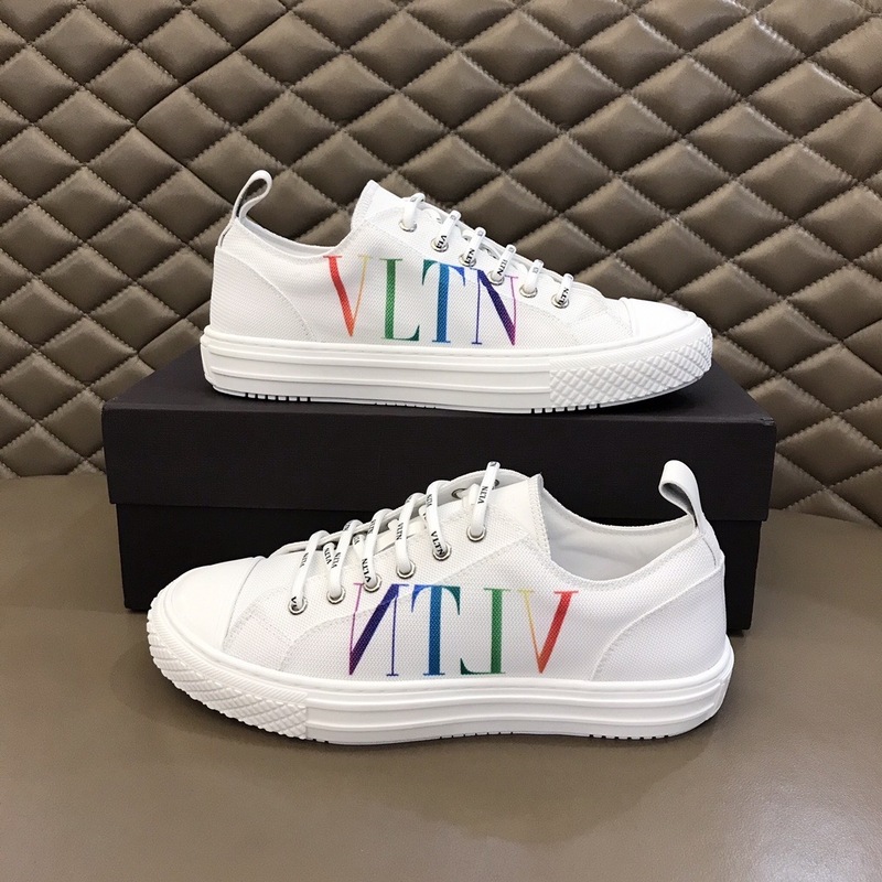 Valentino Garavani Giggies VLTN TIMES low-top sneakers 18 - vstockx