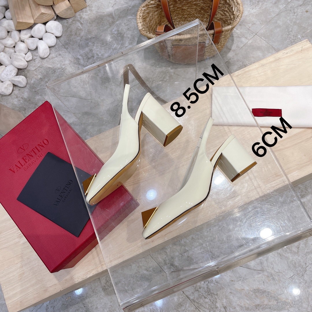 VALENTINO GARAVANI Roman Stud WOMEN 19 - vstockx