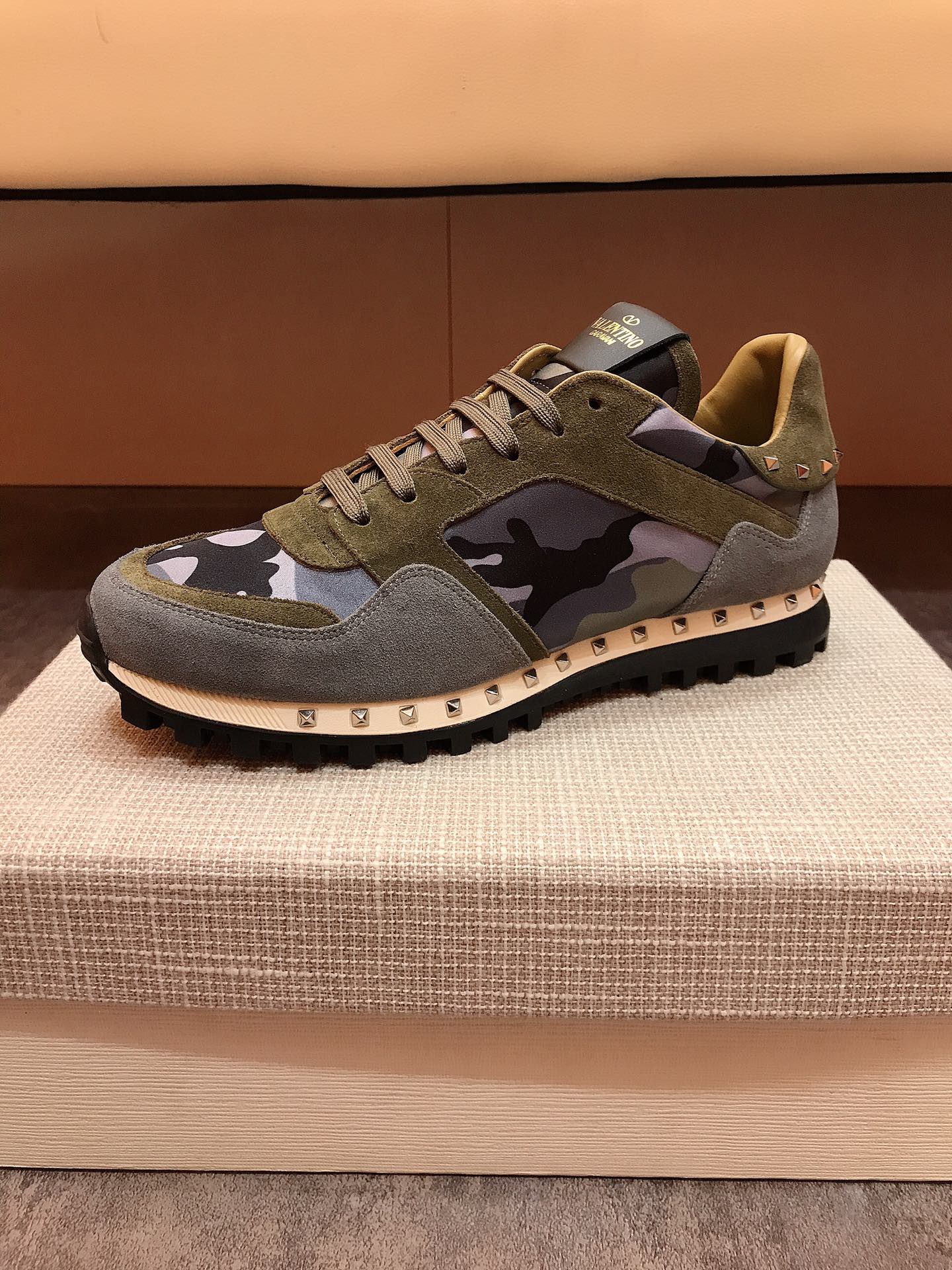 Valentino Garavani Rockrunner camouflage-print sneakers 16 - vstockx
