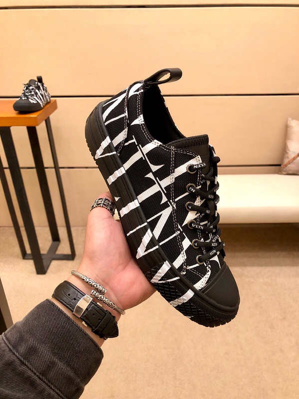 Valentino Garavani Giggies VLTN TIMES low-top sneakers 11 - vstockx